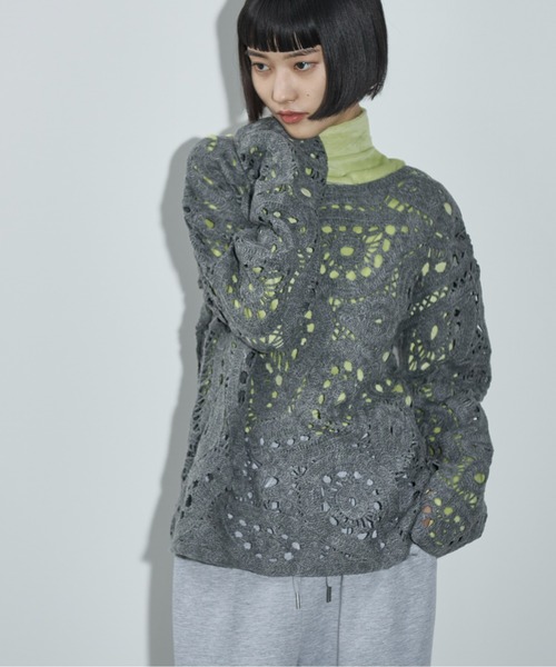 THE YOn(ザヨン)の「ペイズリークロシェレースルーズフィットニットプルオーバー(ニット/セーター・レディース・アイボリー/ライム/グレー・FREE)」の3枚目の写真