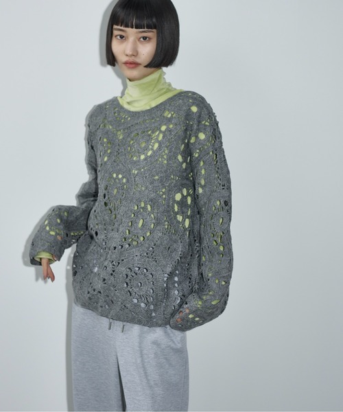 THE YOn(ザヨン)の「ペイズリークロシェレースルーズフィットニットプルオーバー(ニット/セーター・レディース・アイボリー/ライム/グレー・FREE)」の18枚目の写真