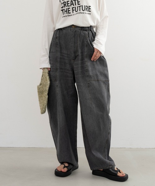 refinedworks(リファインドワークス)の「【refinedworks】ブラスト加工をしっかりめにかけているデニムパンツ(デニムパンツ・レディース・ブラック/ネイビー・FREE)」の2枚目の写真