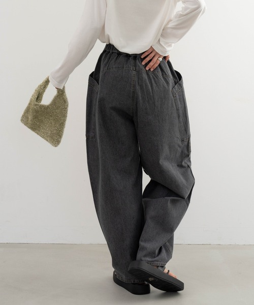 refinedworks(リファインドワークス)の「【refinedworks】ブラスト加工をしっかりめにかけているデニムパンツ(デニムパンツ・レディース・ブラック/ネイビー・FREE)」の8枚目の写真