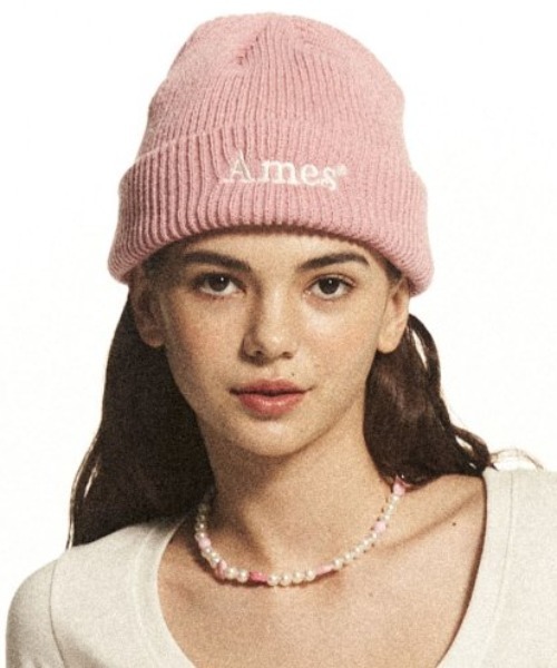 AMESWORLDWIDE（アメスワールドワイド）の「A'GEM/9 × .kom 『AMESWORLDWIDE/アメスワールドワイド』COLORED LOGO BEANIE/カラードロゴ ビーニー（ニットキャップ/ビーニー・レディース・ホワイト/ブルー/ブラック/ピンク/グリーン・FREE）」の5枚目の写真