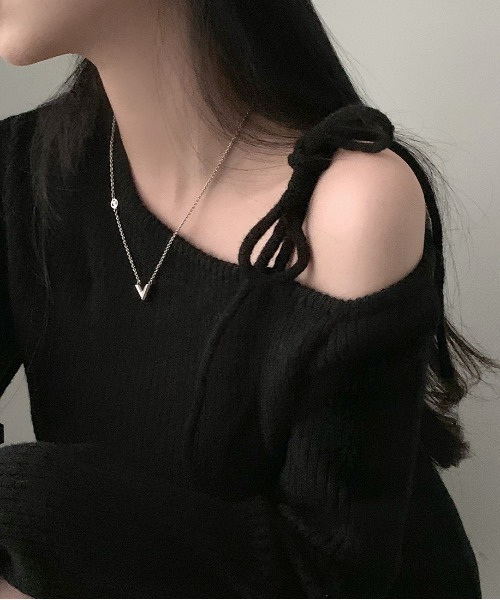 Vipoa（ヴィポア）の「ワンショルダーニット（ニット/セーター・レディース・ブラック/レッド/アイボリー・FREE）」の6枚目の写真