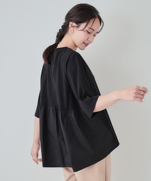 SHOO・LA・RUE（シューラルー）の「【洗える/5分袖】バックギャザー 異素材切替トップス（Tシャツ/カットソー・レディース・ブラック/ブルーグリーン/ベージュ・04/03/02/01）」の2枚目の写真