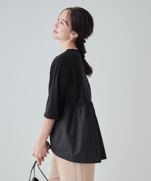 SHOO・LA・RUE（シューラルー）の「【洗える/5分袖】バックギャザー 異素材切替トップス（Tシャツ/カットソー・レディース・ブラック/ブルーグリーン/ベージュ・04/03/02/01）」の5枚目の写真