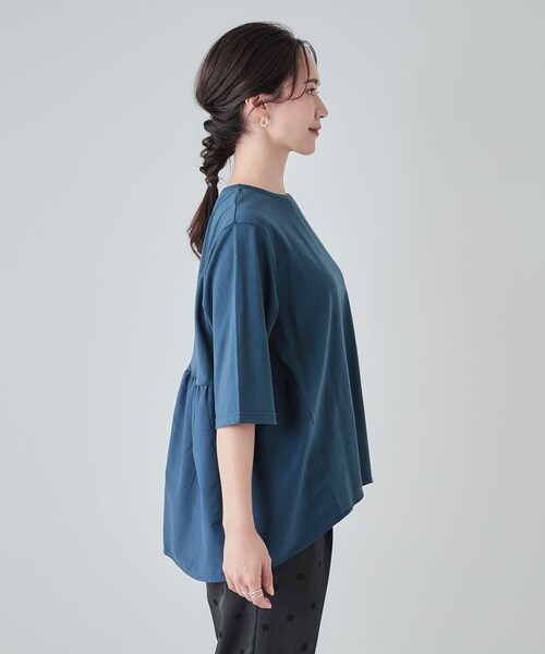 SHOO・LA・RUE（シューラルー）の「【洗える/5分袖】バックギャザー 異素材切替トップス（Tシャツ/カットソー・レディース・ブラック/ブルーグリーン/ベージュ・04/03/02/01）」の13枚目の写真