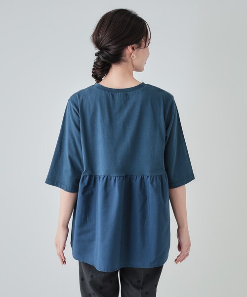SHOO・LA・RUE（シューラルー）の「【洗える/5分袖】バックギャザー 異素材切替トップス（Tシャツ/カットソー・レディース・ブラック/ブルーグリーン/ベージュ・04/03/02/01）」の14枚目の写真