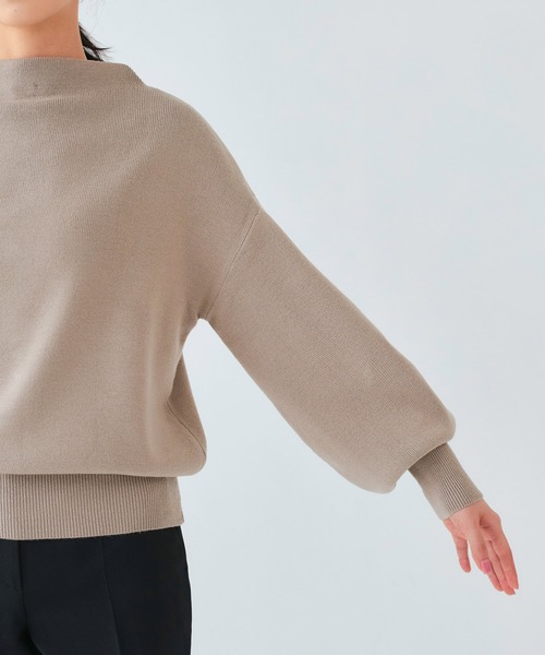 RUIRUE BOUTIQUE(ルイルエブティック)の「洗える | 選べるデザイン パールボタン アンチピリング ニット(バックパール) | 長袖 トップス 体型カバー ボリューム袖 オフィスカジュアル 通勤服 お手入れ簡単 プルオーバー セーター(ニット/セーター・レディース・ブラック/グレイッシュベージュ/アイボリー・L/M)」の15枚目の写真