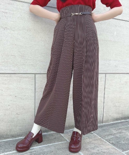 F i.n.t（フィント）の「【セットアップ対応/2サイズ展開】ビットベルト付きレジメストライプパンツ/F&A/fint（その他パンツ・レディース・グレー×ホワイト/ブラウン・2/1）」の2枚目の写真