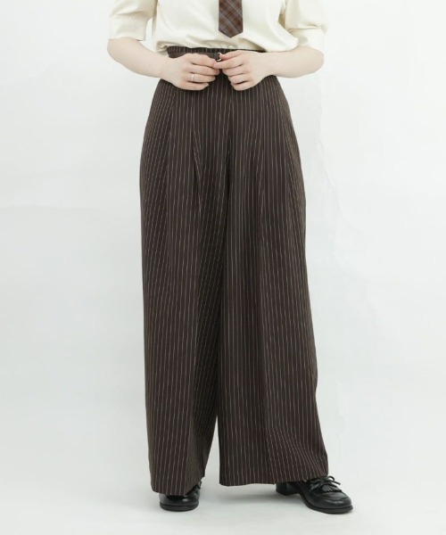 F i.n.t（フィント）の「【セットアップ対応/2サイズ展開】ビットベルト付きレジメストライプパンツ/F&A/fint（その他パンツ・レディース・グレー×ホワイト/ブラウン・2/1）」の7枚目の写真