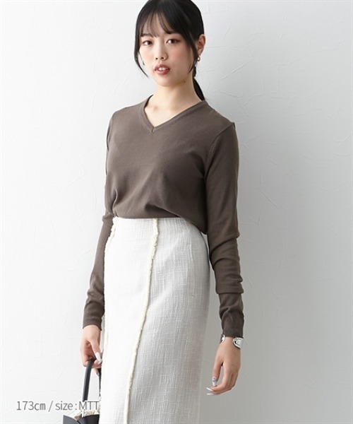 slattgir（スラットジール）の「高身長　毛玉ができにくい洗えるＶネックセーター　（トールサイズ）（ニット/セーター・レディース・ブラック/ライトベージュ/ブルー/ダークオレンジ/ダークグリーン・M/L/LL/3L）」の19枚目の写真