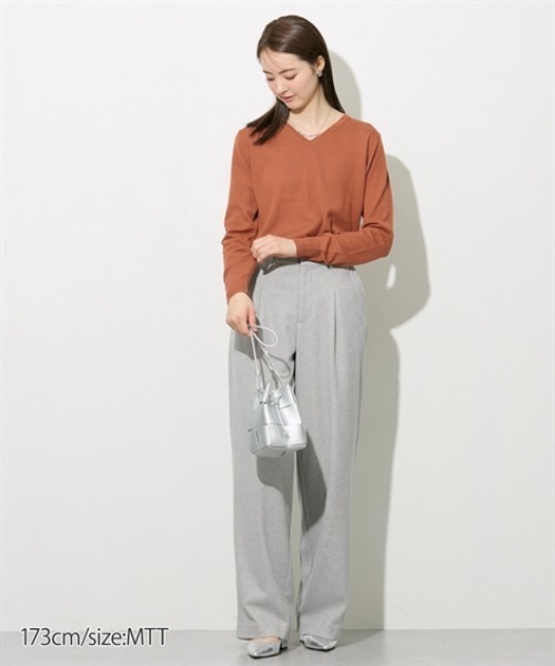 slattgir（スラットジール）の「高身長　毛玉ができにくい洗えるＶネックセーター　（トールサイズ）（ニット/セーター・レディース・ブラック/ライトベージュ/ブルー/ダークオレンジ/ダークグリーン・M/L/LL/3L）」の13枚目の写真