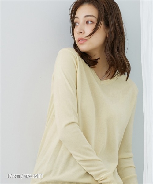 slattgir（スラットジール）の「高身長　毛玉ができにくい洗えるＶネックセーター　（トールサイズ）（ニット/セーター・レディース・ブラック/ライトベージュ/ブルー/ダークオレンジ/ダークグリーン・M/L/LL/3L）」の15枚目の写真