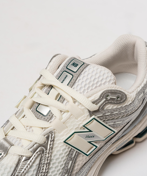 NEW BALANCE(ニューバランス)の「New Balance(ニューバランス) M1906REE(スニーカー・メンズ・シルバー・25.5cm/26cm/26.5cm/27cm/27.5cm/28cm)」の4枚目の写真