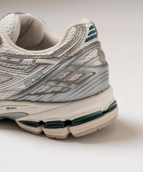 NEW BALANCE(ニューバランス)の「New Balance(ニューバランス) M1906REE(スニーカー・メンズ・シルバー・25.5cm/26cm/26.5cm/27cm/27.5cm/28cm)」の5枚目の写真