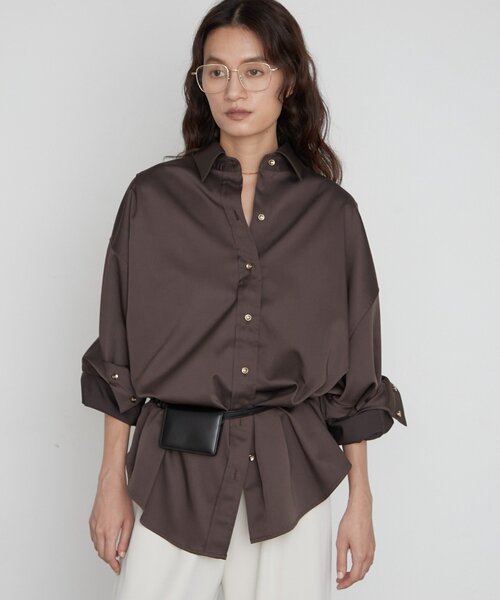 LOUNGEDRESS(ラウンジドレス)の「《WEB限定リバイバルアイテム/累計販売1万枚達成》サテンBIGシャツ(シャツ/ブラウス・レディース・モカ/オフホワイト/グレー/ネイビー/ベージュ/ブラウン・FREE)」の3枚目の写真
