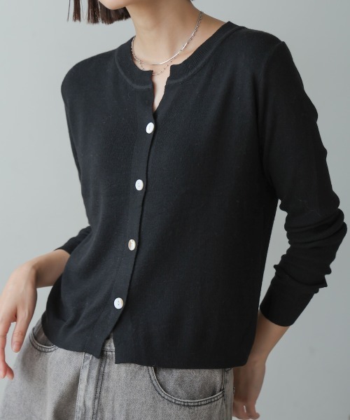 Bou Jeloud(ブージュルード)の「ソフトタッチキーネックカーデ(カーディガン/ボレロ・レディース・ブラック/ベージュ/グレー/レッド・FREE)」の16枚目の写真