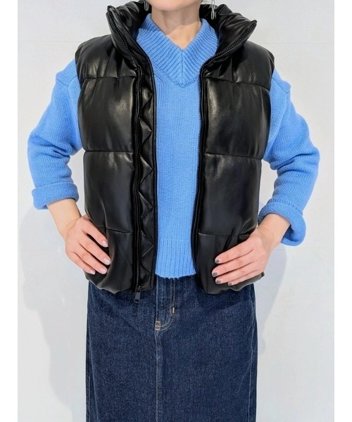 GAP(ギャップ)の「リサイクル ヴィーガンレザー ヘビーウェイト パファーベスト(ダウンベスト・レディース・ブラック・S/XXS/L/M/XS)」の6枚目の写真