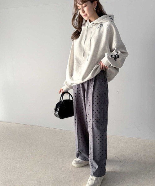 classicalelf（クラシカルエルフ）の「洗練された大人カワイイスタイル。フロッキードットワイドパンツ（セットアップ可能）（スラックス・レディース・チャコール/ブラック・X-LARGE/SMALL/MEDIUM/LARGE）」の10枚目の写真