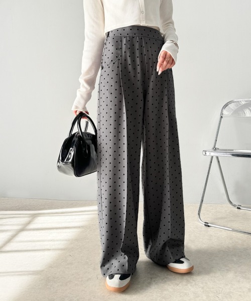 classicalelf（クラシカルエルフ）の「洗練された大人カワイイスタイル。フロッキードットワイドパンツ（セットアップ可能）（スラックス・レディース・チャコール/ブラック・X-LARGE/SMALL/MEDIUM/LARGE）」の9枚目の写真