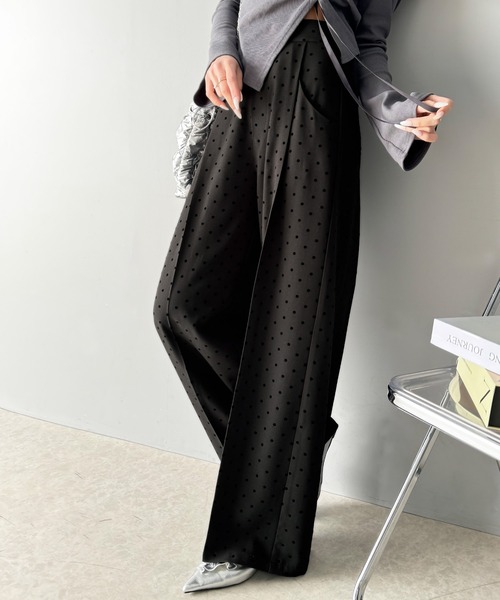 classicalelf（クラシカルエルフ）の「洗練された大人カワイイスタイル。フロッキードットワイドパンツ（セットアップ可能）（スラックス・レディース・チャコール/ブラック・X-LARGE/SMALL/MEDIUM/LARGE）」の20枚目の写真