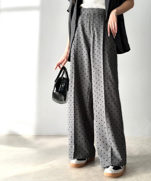 classicalelf（クラシカルエルフ）の「洗練された大人カワイイスタイル。フロッキードットワイドパンツ（セットアップ可能）（スラックス・レディース・チャコール/ブラック・X-LARGE/SMALL/MEDIUM/LARGE）」の22枚目の写真