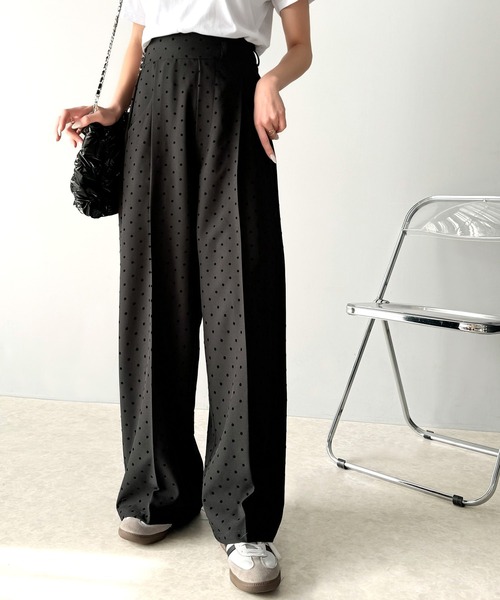 classicalelf（クラシカルエルフ）の「洗練された大人カワイイスタイル。フロッキードットワイドパンツ（セットアップ可能）（スラックス・レディース・チャコール/ブラック・X-LARGE/SMALL/MEDIUM/LARGE）」の15枚目の写真