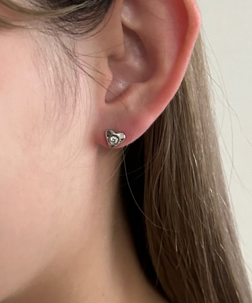 ciite' surgical stainless(シーテサージカルステンレス)の「【 金属アレルギー対応 】 ハートフルピアス サージカルステンレス (ピアス(両耳用)・レディース・シルバー/ゴールド・FREE)」の2枚目の写真