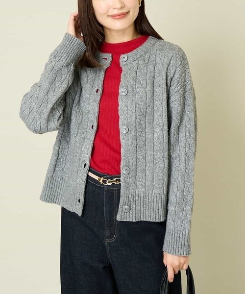 a.v.v（アーヴェヴェ）の「2WAY アラン柄ニットカーディガン（カーディガン/ボレロ・レディース・グレー/ダークインディゴブルー/ベージュ・34/36/38/42/40）」の2枚目の写真