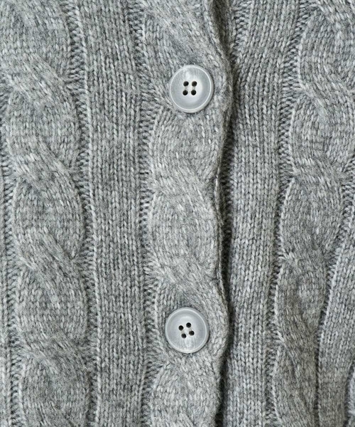 a.v.v（アーヴェヴェ）の「2WAY アラン柄ニットカーディガン（カーディガン/ボレロ・レディース・グレー/ダークインディゴブルー/ベージュ・34/36/38/42/40）」の18枚目の写真