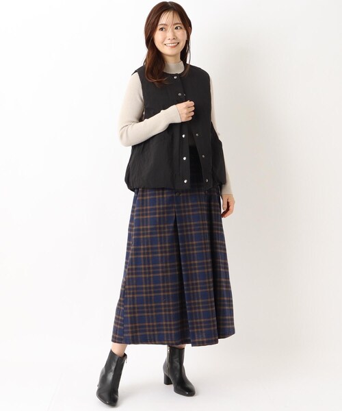 one'sterrace(ワンズテラス)の「軽量中綿 ナイロンワッシャーベスト(その他アウター・レディース・ブラック系8/ダークブラウン系8・02)」の13枚目の写真