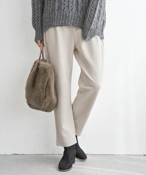 ikka(イッカ)の「GOKU楽フェイクスエードテーパードパンツ(その他パンツ・レディース・モカ/ベージュ/ブラック・L/M/S)」の3枚目の写真