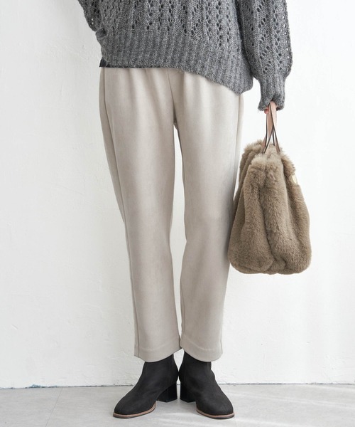 ikka(イッカ)の「GOKU楽フェイクスエードテーパードパンツ(その他パンツ・レディース・モカ/ベージュ/ブラック・L/M/S)」の6枚目の写真