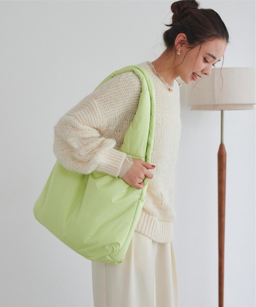 titivate(ティティベイト)の「撥水中綿トートバッグ(トートバッグ・レディース・ブラック/ライトグリーン/アイボリー/ラベンダー・FREE)」の4枚目の写真