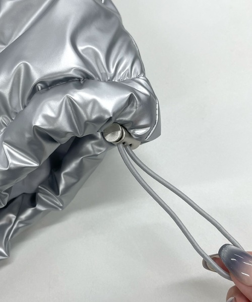 Futier land（フューティアランド）の「メタリック中綿パッファー/フェイクダウン（ブルゾン・レディース・ブラック/シルバー・MEDIUM）」の3枚目の写真