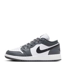 JORDAN BRAND（ジョーダンブランド）の「《親子コーデ対応商品》エア ジョーダン 1 LOW ジュニアシューズ / Air Jordan 1 Low Big Kids' Shoes 553560-152 White（スニーカー）」