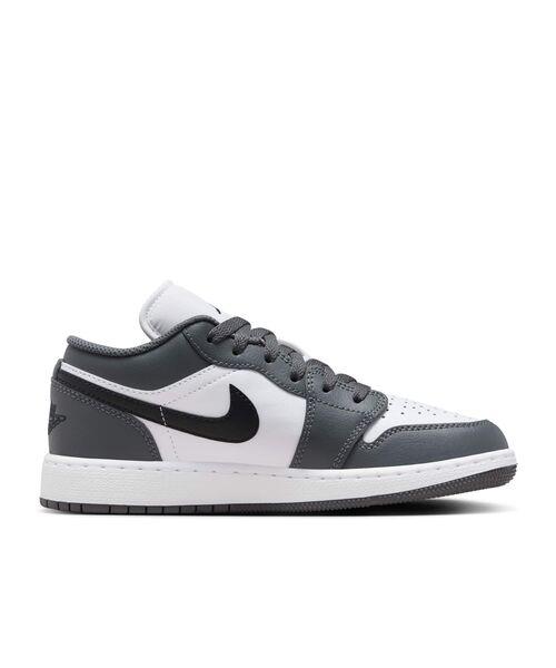 JORDAN BRAND（ジョーダンブランド）の「《親子コーデ対応商品》エア ジョーダン 1 LOW ジュニアシューズ / Air Jordan 1 Low Big Kids' Shoes 553560-152 White（スニーカー・キッズ・ホワイト系3・22.5/23/23.5/24/24.5/25）」の3枚目の写真