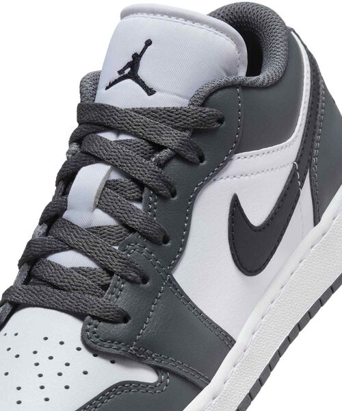 JORDAN BRAND（ジョーダンブランド）の「《親子コーデ対応商品》エア ジョーダン 1 LOW ジュニアシューズ / Air Jordan 1 Low Big Kids' Shoes 553560-152 White（スニーカー・キッズ・ホワイト系3・22.5/23/23.5/24/24.5/25）」の7枚目の写真
