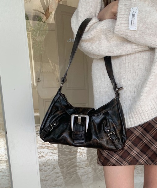 FREE STYLISTS(フリー スタイリスト)の「Y2K バックル ベルト ショルダーバッグ(ショルダーバッグ・レディース・ブラウン/ブラック/ワイン/オフホワイト/ライトブラウン・FREE)」の10枚目の写真