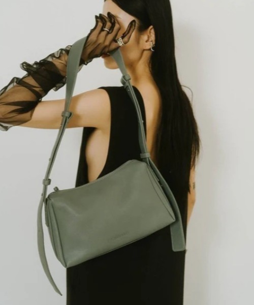 Knuth Marf（クヌースマーフ）の「Knuth Marf button studs shoulder bag（ショルダーバッグ・レディース・ブラック/オフホワイト/ライトブルー・FREE）」の21枚目の写真