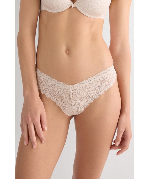 Intimissimi(インティミッシミ)の「エイティーズスタイル レース ブラジリアン【脚長効果 レース】(ショーツ・レディース・ブラック/キナリ・L/M/S)」の2枚目の写真