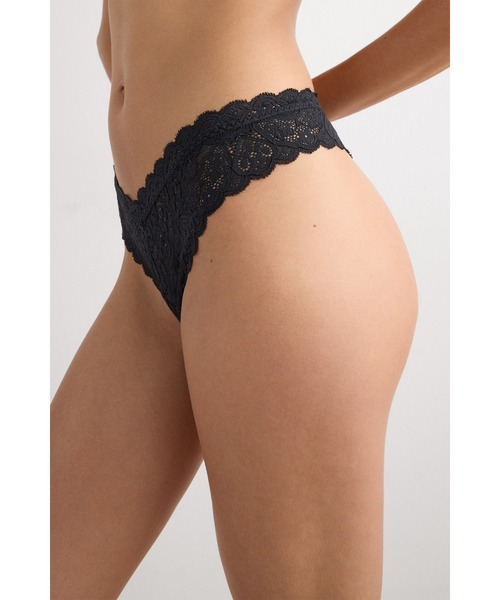 Intimissimi(インティミッシミ)の「エイティーズスタイル レース ブラジリアン【脚長効果 レース】(ショーツ・レディース・ブラック/キナリ・L/M/S)」の5枚目の写真