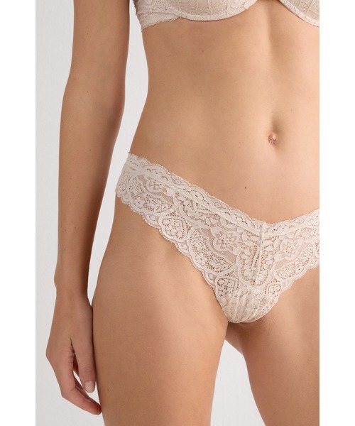 Intimissimi(インティミッシミ)の「エイティーズスタイル レース ブラジリアン【脚長効果 レース】(ショーツ・レディース・ブラック/キナリ・L/M/S)」の10枚目の写真