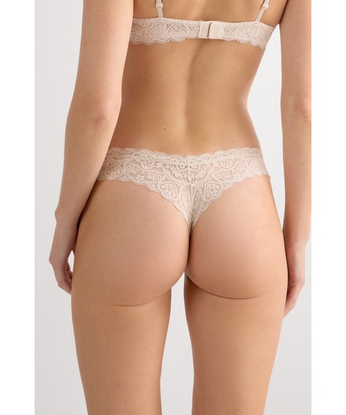 Intimissimi(インティミッシミ)の「エイティーズスタイル レース ブラジリアン【脚長効果 レース】(ショーツ・レディース・ブラック/キナリ・L/M/S)」の11枚目の写真