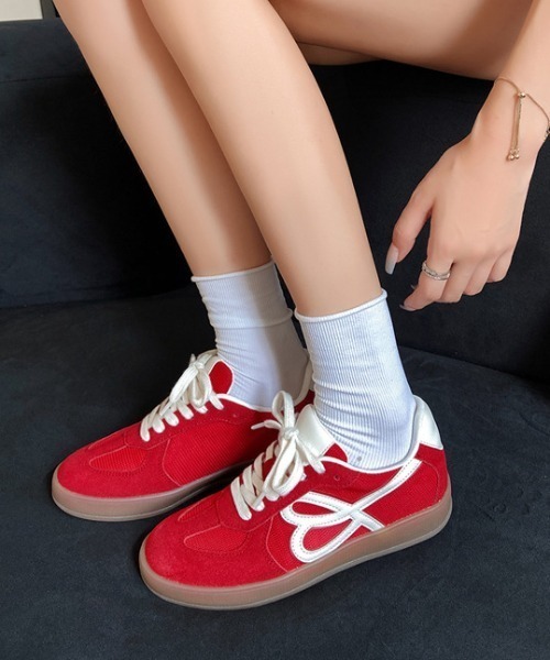 Teem Store(チームストア)の「バイカラートレーナースニーカー(スニーカー・レディース・ホワイト/ネイビー/レッド・L/M/S)」の1枚目の写真