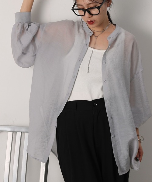 COLONY 2139（コロニートゥーワンスリーナイン）の「シアーバンドカラー長袖シャツ（シャツ/ブラウス・レディース・ブラック/サックスブルー/ホワイト/ライトグレー/ブラウン/モスグリーン・FREE）」の4枚目の写真