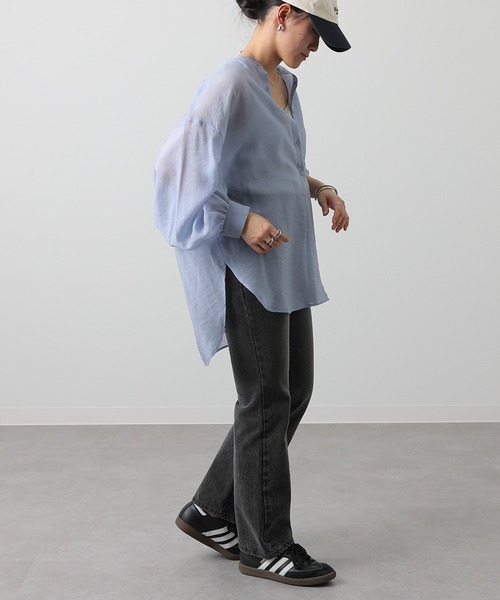 COLONY 2139（コロニートゥーワンスリーナイン）の「シアーバンドカラー長袖シャツ（シャツ/ブラウス・レディース・ブラック/サックスブルー/ホワイト/ライトグレー/ブラウン/モスグリーン・FREE）」の17枚目の写真