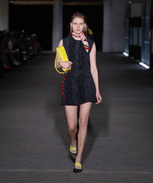 MSGM(エムエスジーエム)の「フローラル スラブジャガード ミニスカート(スカート・レディース・ブラック・40)」の6枚目の写真