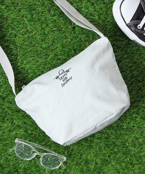 THRASHER(スラッシャー)の「THRASHER ゴンズデザインナイロンミニショルダーバッグ(ショルダーバッグ・メンズ・ブラック×ホワイト/ブルー系その他/グレー系その他・FREE)」の3枚目の写真