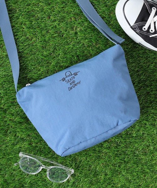 THRASHER(スラッシャー)の「THRASHER ゴンズデザインナイロンミニショルダーバッグ(ショルダーバッグ・メンズ・ブラック×ホワイト/ブルー系その他/グレー系その他・FREE)」の1枚目の写真