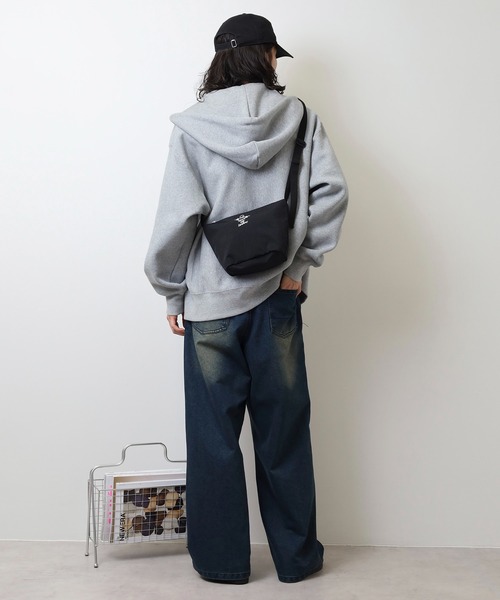 THRASHER(スラッシャー)の「THRASHER ゴンズデザインナイロンミニショルダーバッグ(ショルダーバッグ・メンズ・ブラック×ホワイト/ブルー系その他/グレー系その他・FREE)」の16枚目の写真